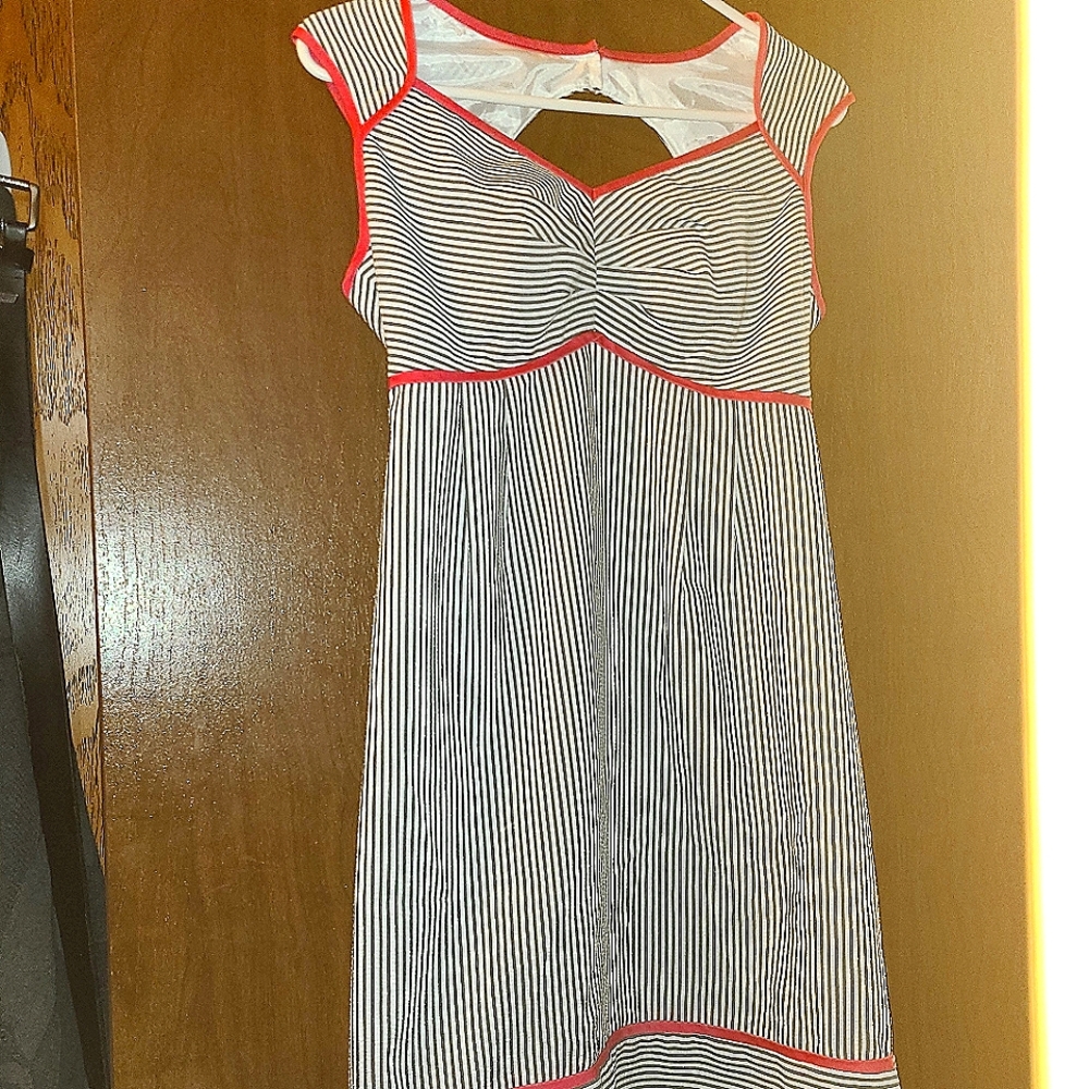 Selling a vintage style dress